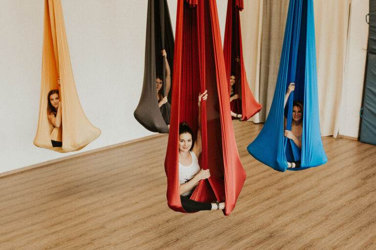 Probiere eine Schnupperstunde bei uns und entdecke deine Aerial Passion.